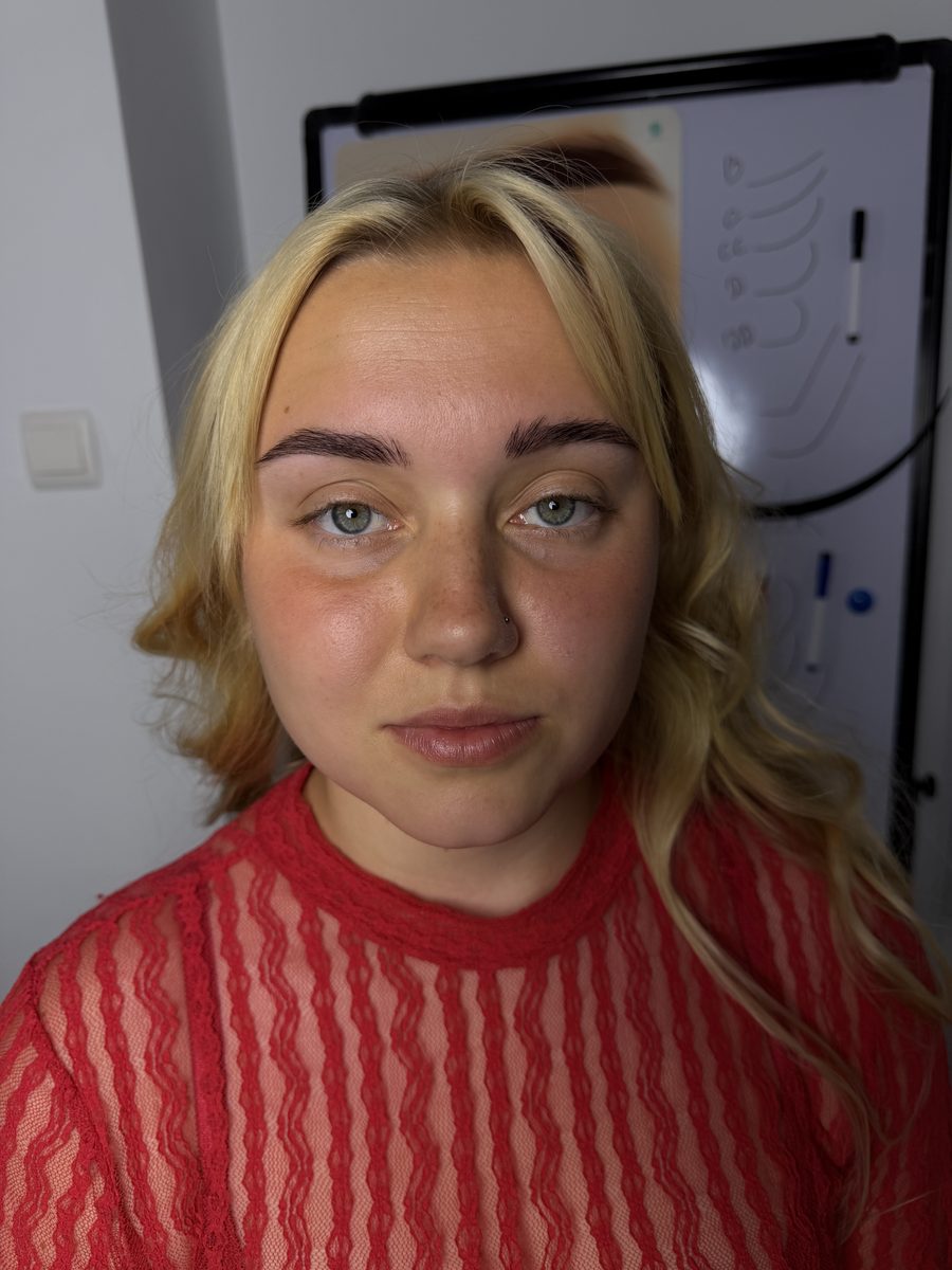 Brwi przed koloryzacją